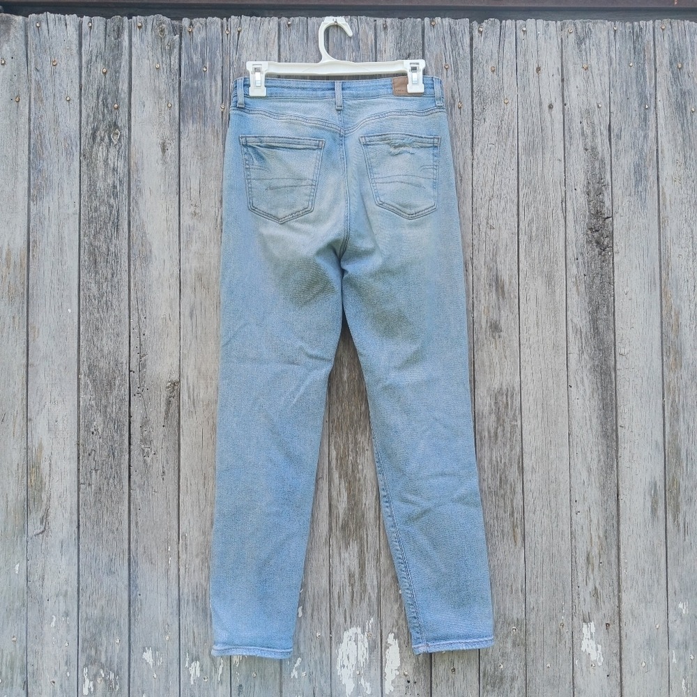 American Eagle Stretch Mom Jeans Distressed Women's Sz 2  Blue High-Rise  Denim - Picture 4 of 6